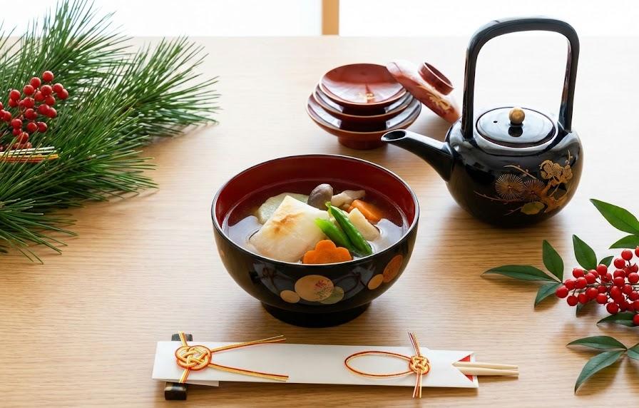 お雑煮とお屠蘇はどっちが先？元旦の祝い膳の正しい手順